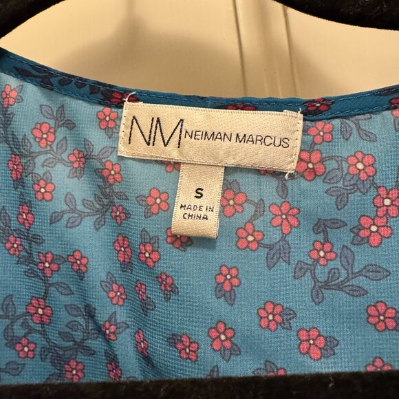 Neiman Marcus Size Small Blue and Red Flowered Peplum Top - Picture 4 of 4